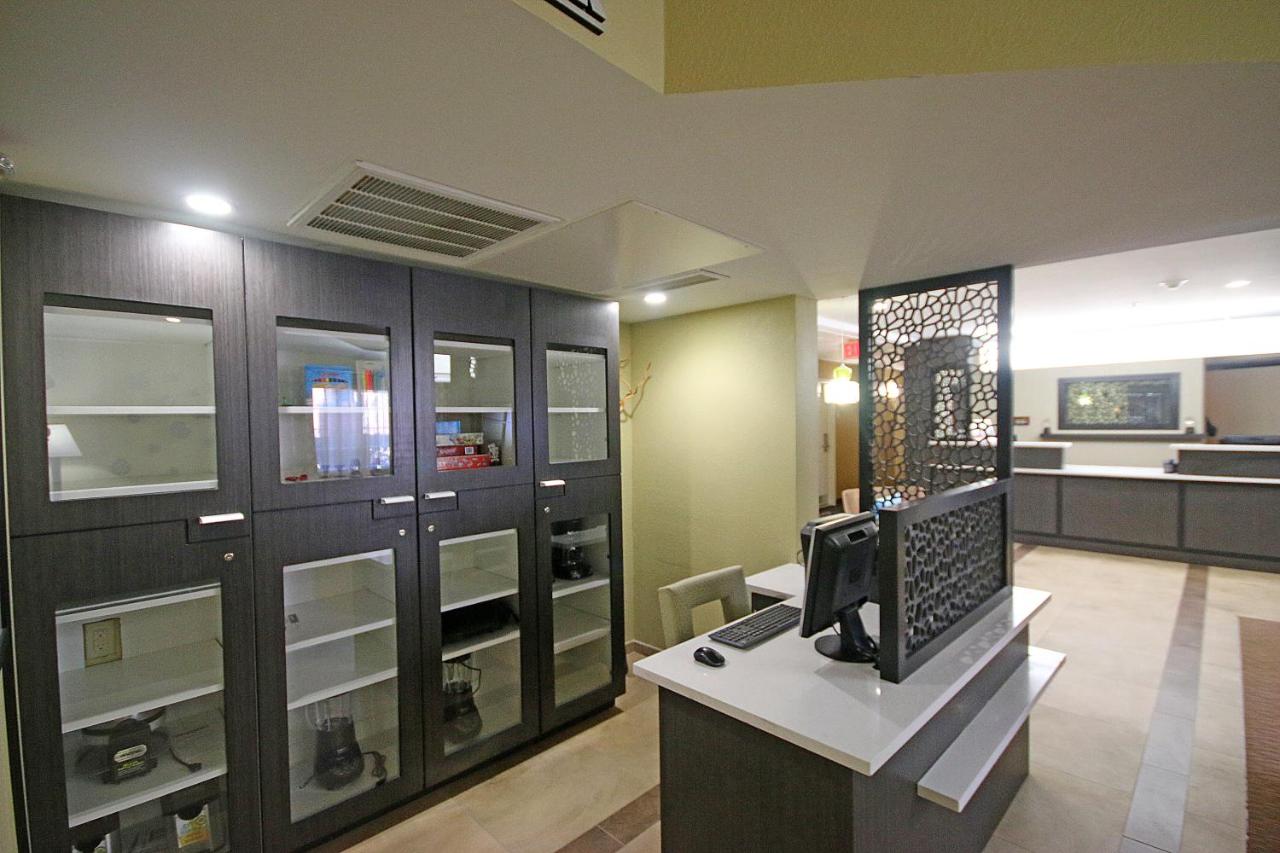 | Candlewood Suites Newport News-Yorktown, an IHG Hotel