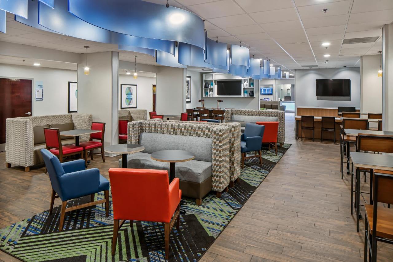 | Holiday Inn Express Atlanta Airport-College Park, an IHG Hotel