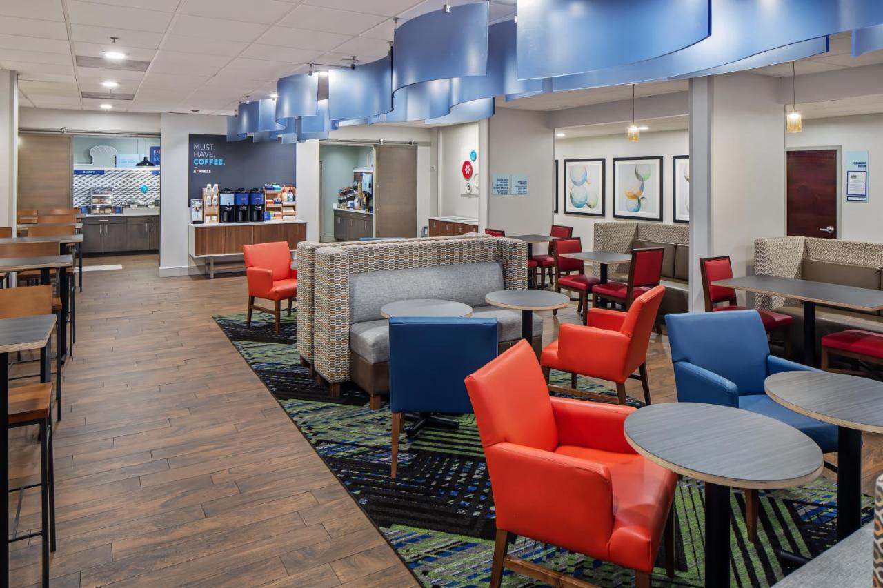 | Holiday Inn Express Atlanta Airport-College Park, an IHG Hotel