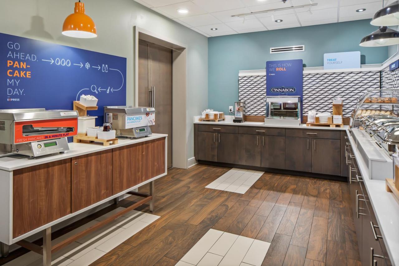  | Holiday Inn Express Atlanta Airport-College Park, an IHG Hotel