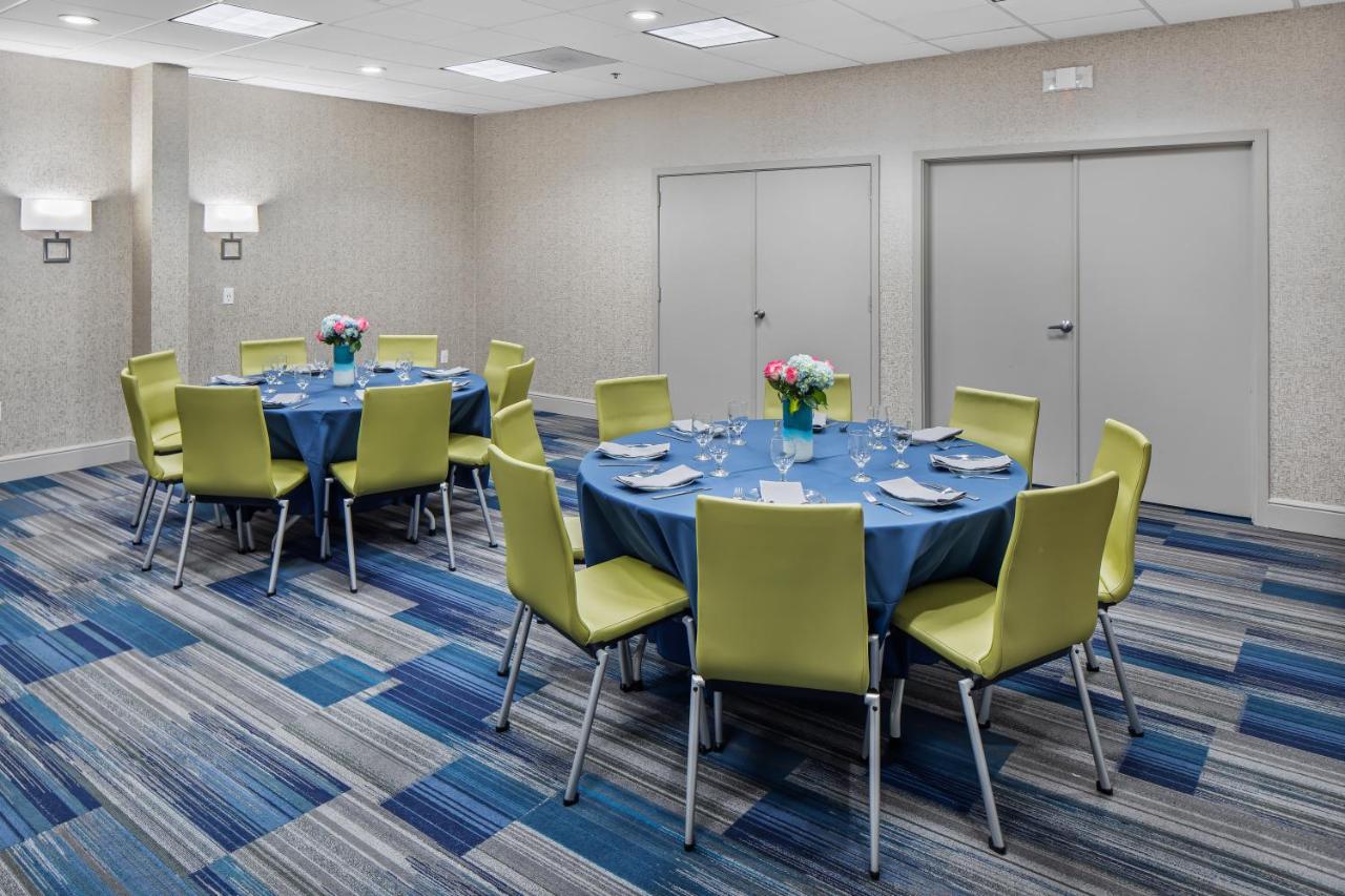 | Holiday Inn Express Atlanta Airport-College Park, an IHG Hotel