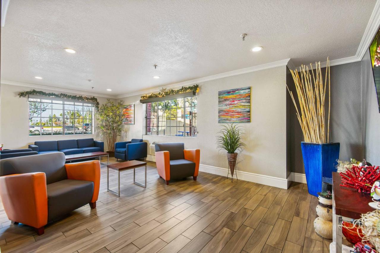 | SureStay Hotel by Best Western Fontana