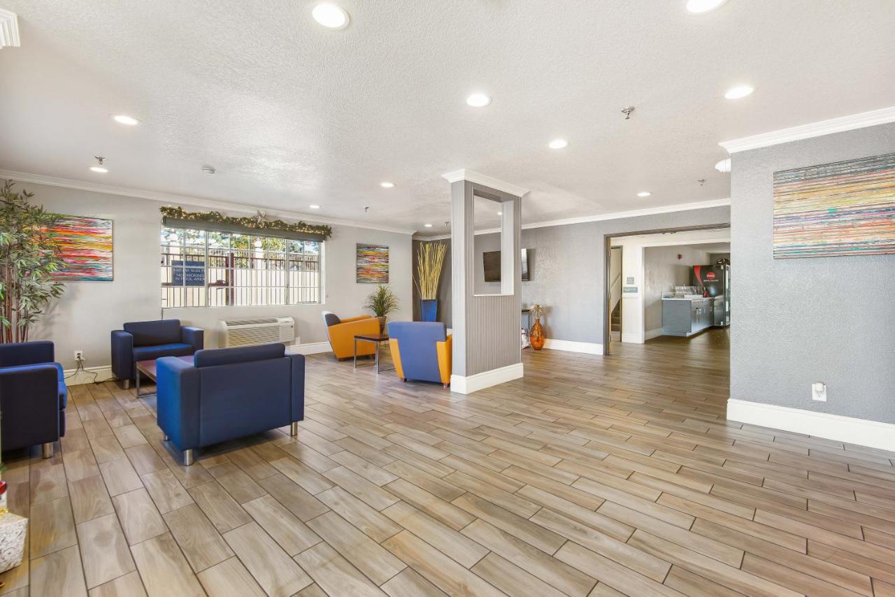 | SureStay Hotel by Best Western Fontana