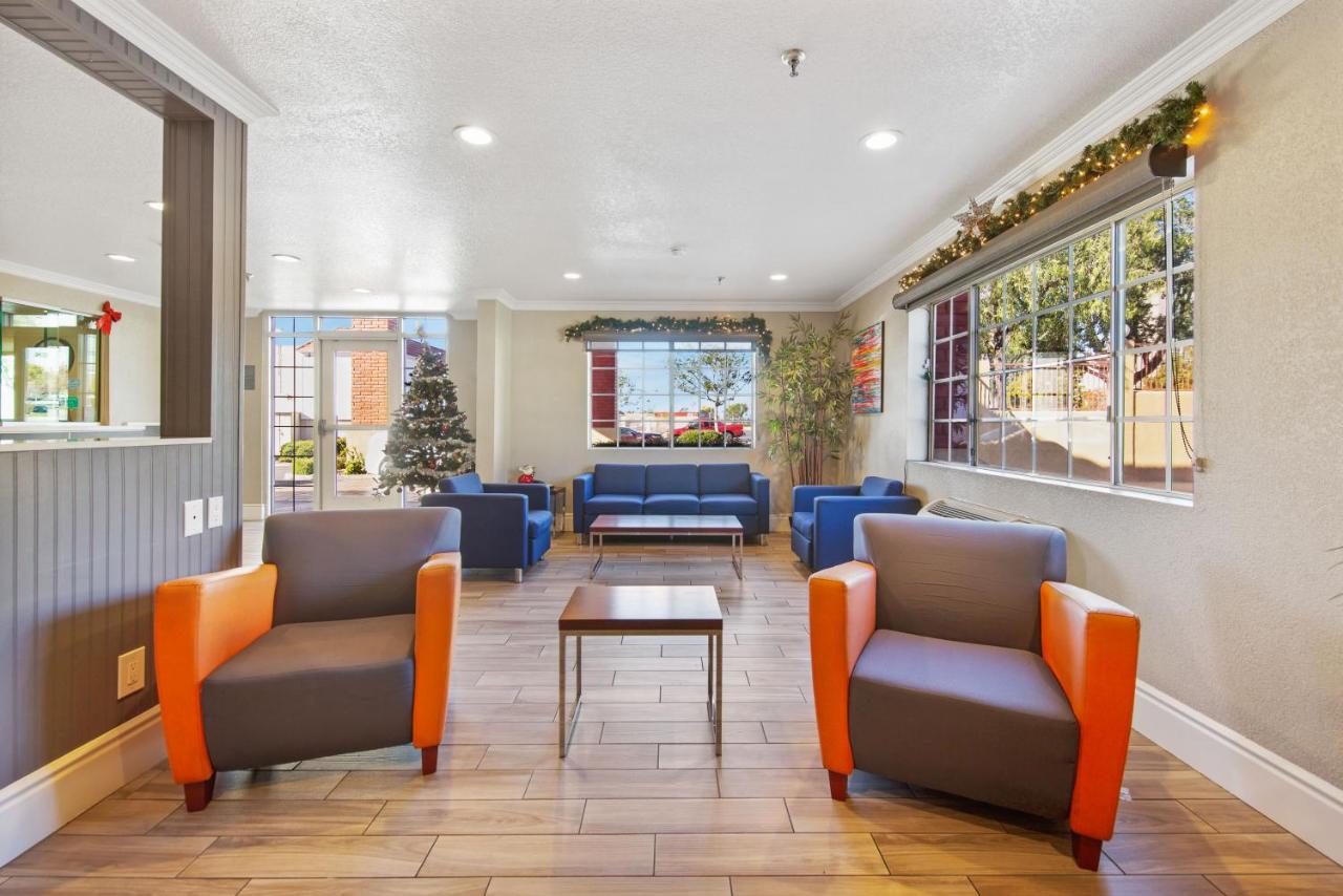 | SureStay Hotel by Best Western Fontana