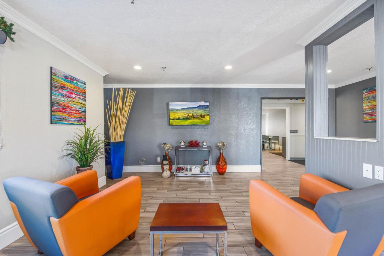 | SureStay Hotel by Best Western Fontana