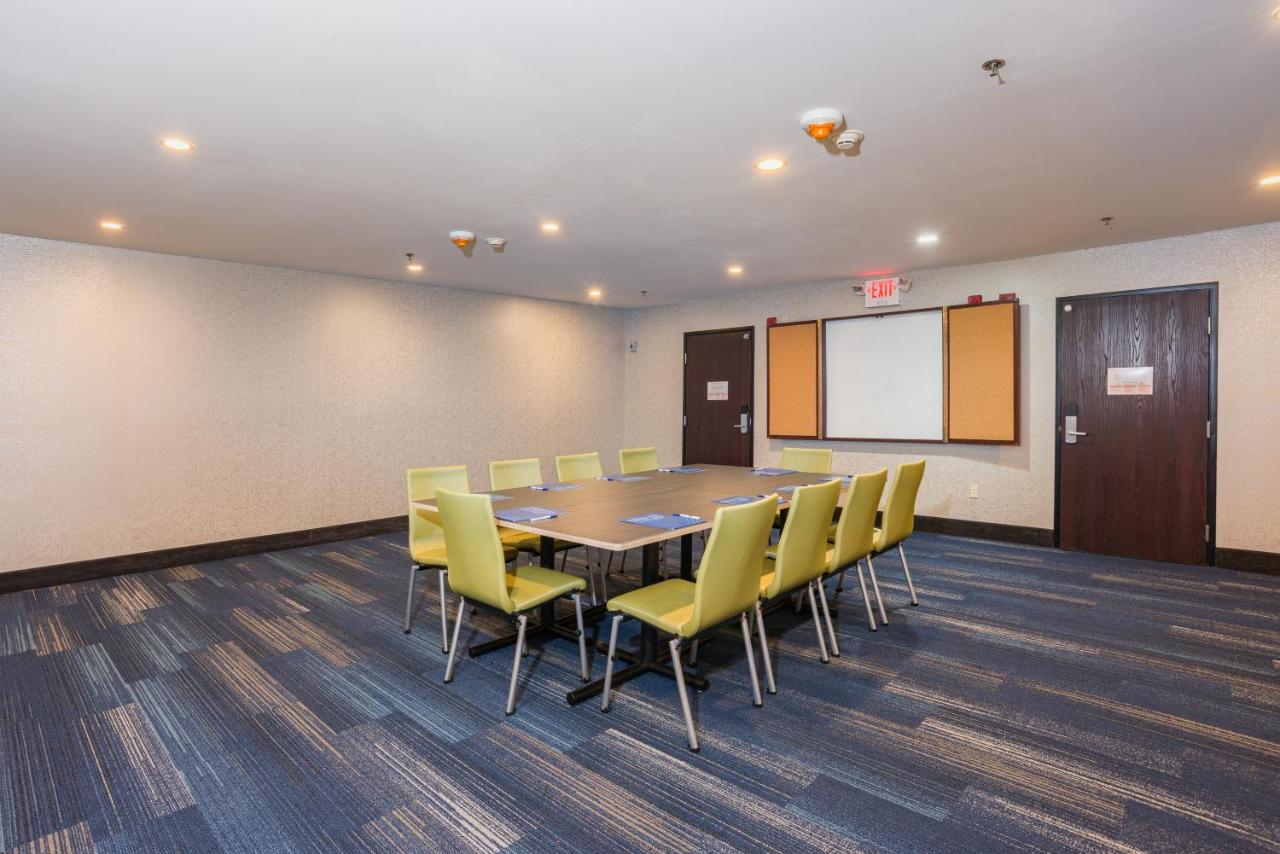 | Holiday Inn Express Hotel & Suites Swansea, an IHG Hotel