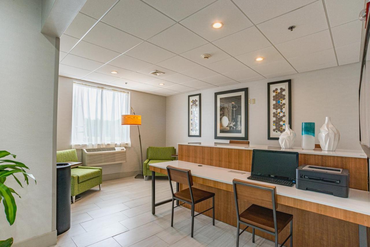 | Holiday Inn Express Hotel & Suites Swansea, an IHG Hotel