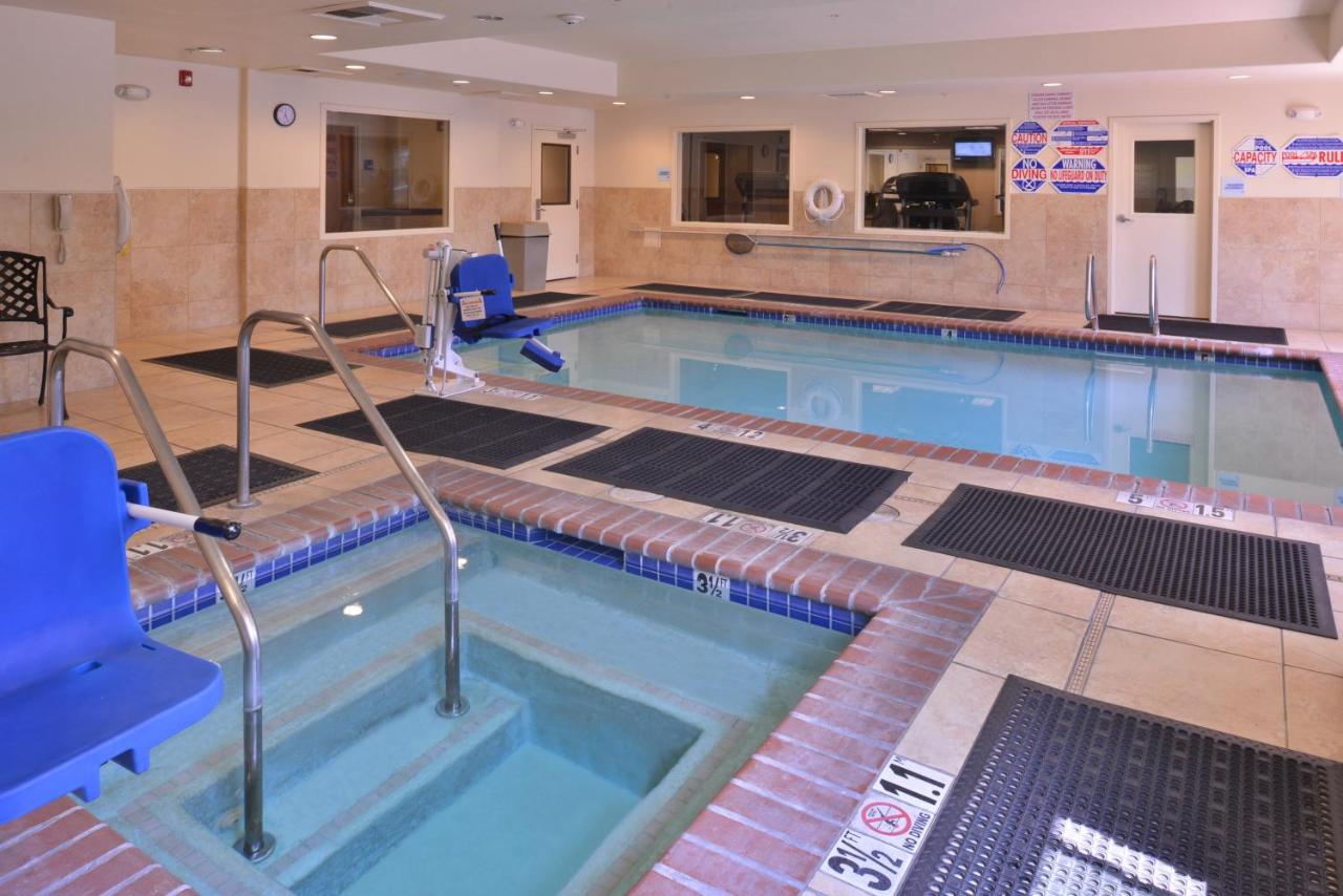  | Holiday Inn Express Hotel & Suites Lincoln-Roseville Area, an IHG Hotel