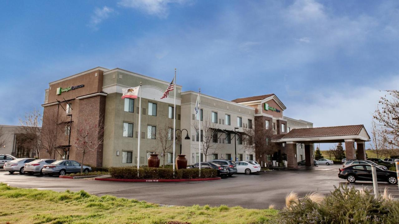  | Holiday Inn Express Hotel & Suites Lincoln-Roseville Area, an IHG Hotel