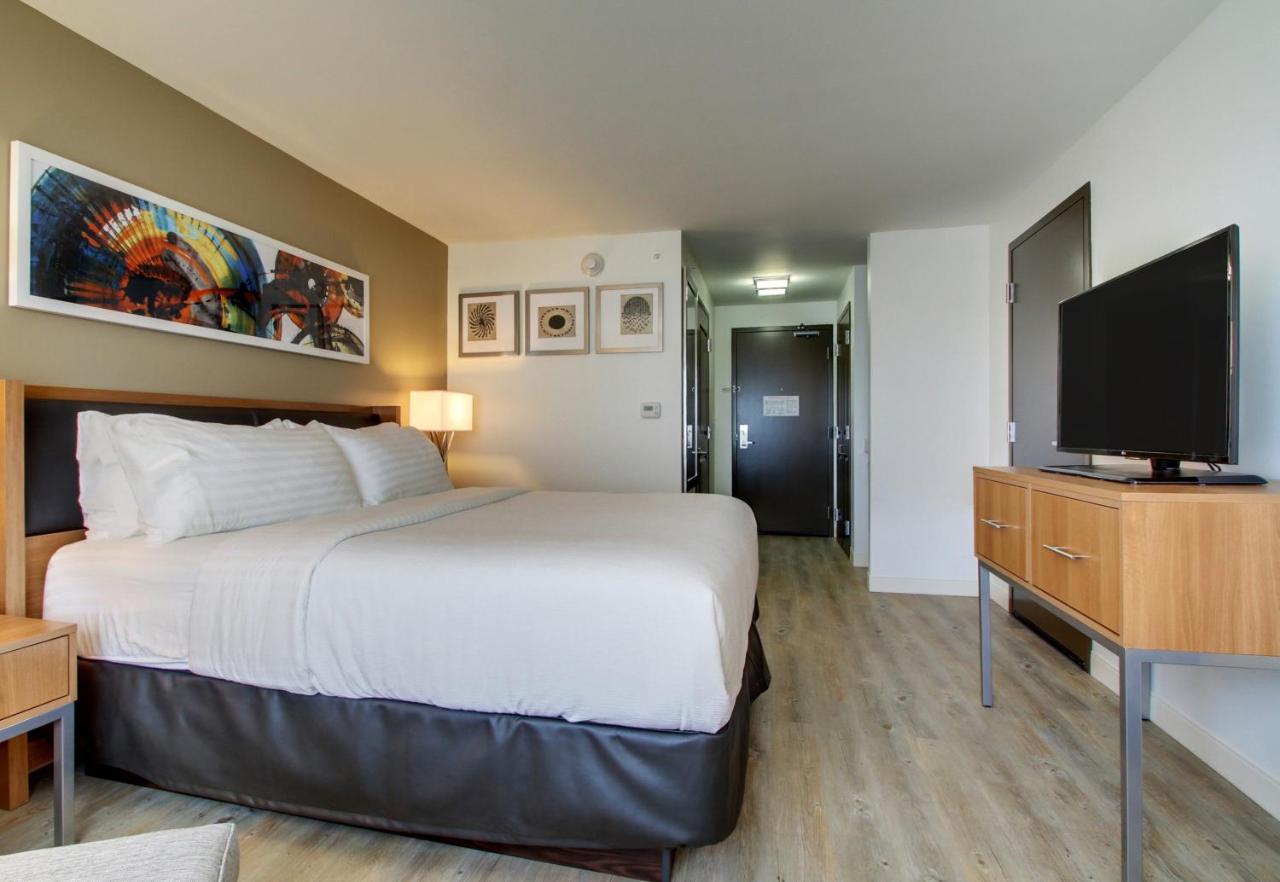 King Room - Disability Access/Non-Smoking at Holiday Inn Peoria At Grand Prairie, an IHG Hotel