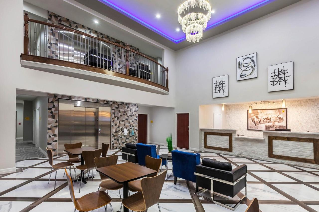 | Super 8 by Wyndham Kingwood Houston North