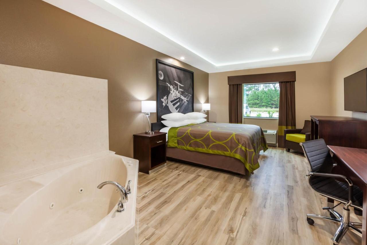 | Super 8 by Wyndham Kingwood Houston North