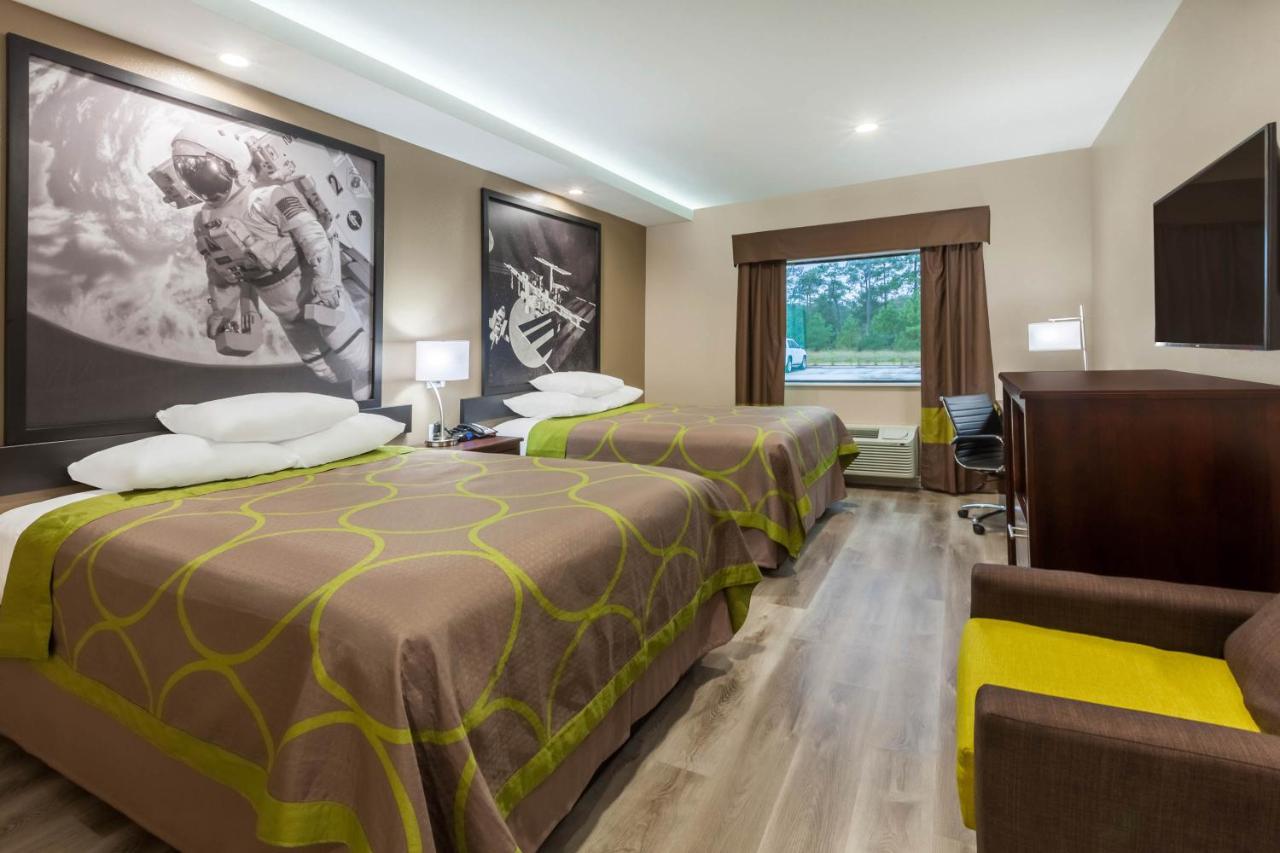 | Super 8 by Wyndham Kingwood Houston North
