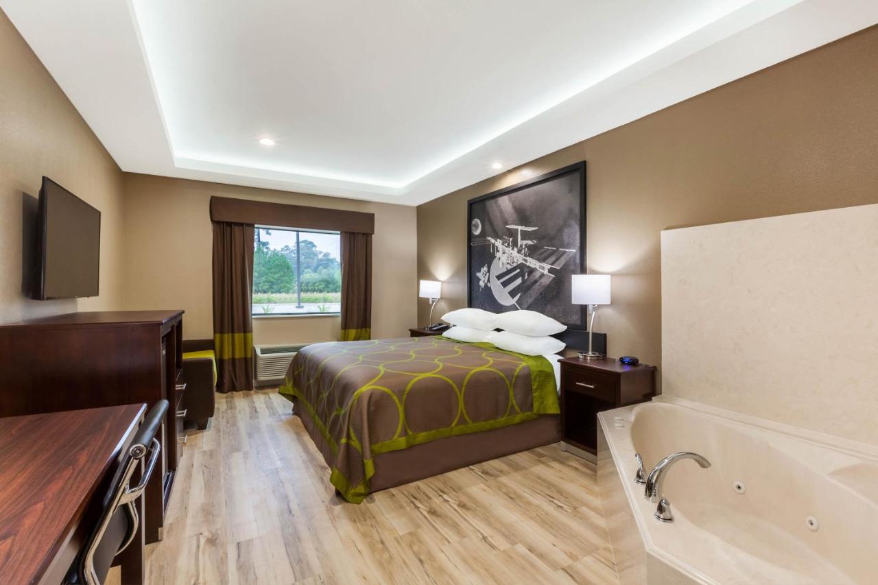 | Super 8 by Wyndham Kingwood Houston North