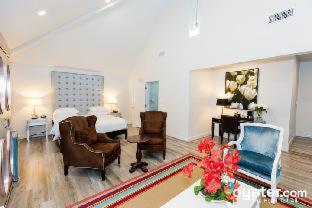 Room #5668624 at L.A. Sky Boutique Hotel