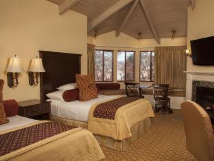 Room #2623019 at Victorian Inn