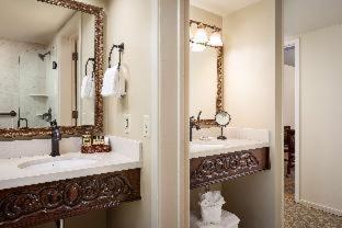 Room #2623023 at Victorian Inn