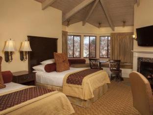 Room #2623025 at Victorian Inn