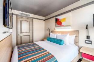 Room #197805513 at Century Park Hotel
