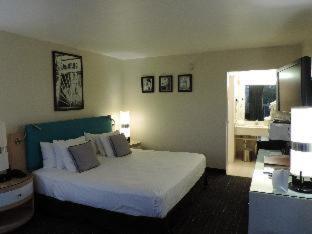 Room #18856427 at Floridian Hotel