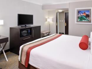 Room #18064923 at Best Western At O'Hare