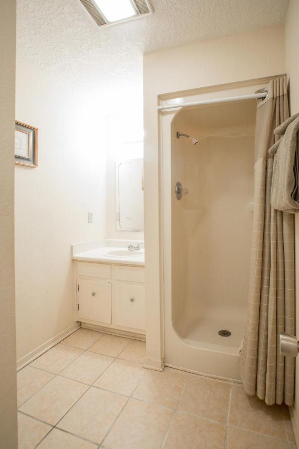  | Crown Resorts at Hickory Hills
