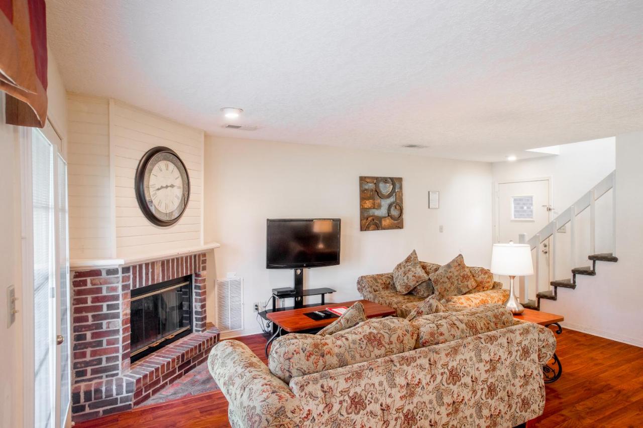  | Crown Resorts at Hickory Hills
