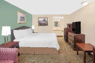 Room #33847714 at Knights Inn Battle Creek