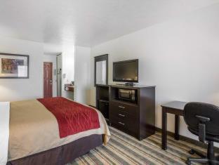 Room #24157724 at Best Western Visalia Hotel