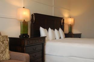 Room #5843015 at Riverside Hotel