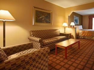 Room #7576611 at Best Western Inn & Suites - Midway Airport