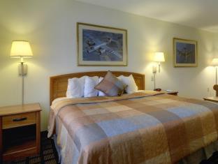 Room #7576613 at Best Western Inn & Suites - Midway Airport