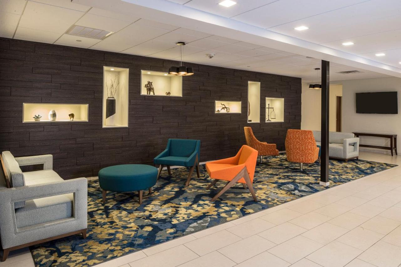 | Crowne Plaza Suites Pittsburgh South