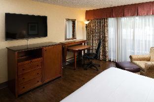 Room #39142510 at Red Lion Hotel Redding