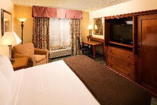 Room #34985310 at Red Lion Hotel Portland Airport