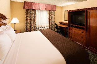 Room #34985310 at Red Lion Hotel Portland Airport
