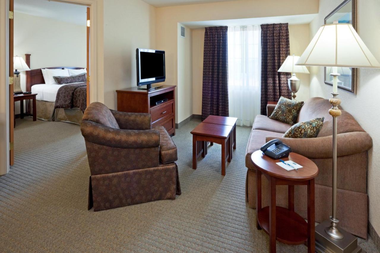 King Room - Hearing Accessible - Non-Smoking at Staybridge Suites Philadelphia Valley Forge 422 by IHG
