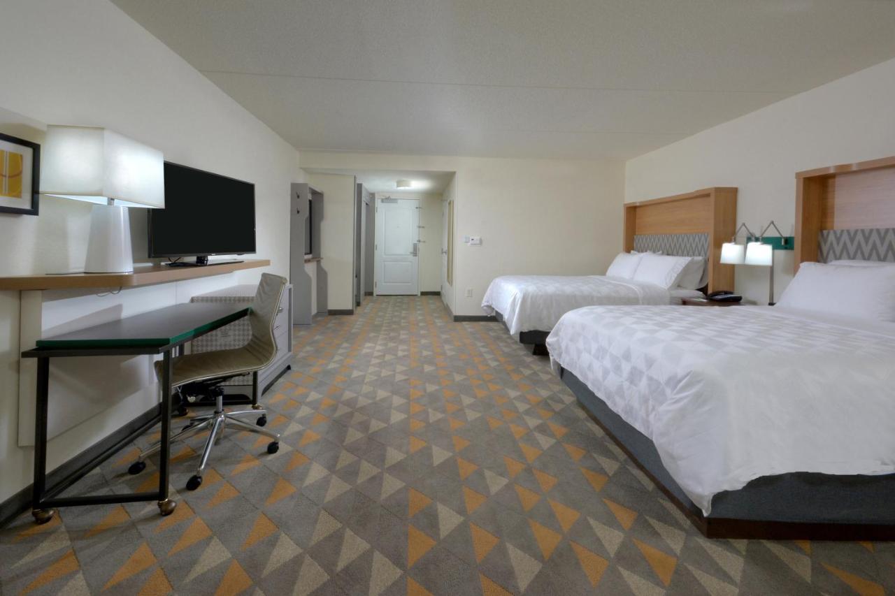 Queen Room with Two Queen Beds - Disability Access Tub at Holiday Inn Raleigh-Durham Airport by IHG