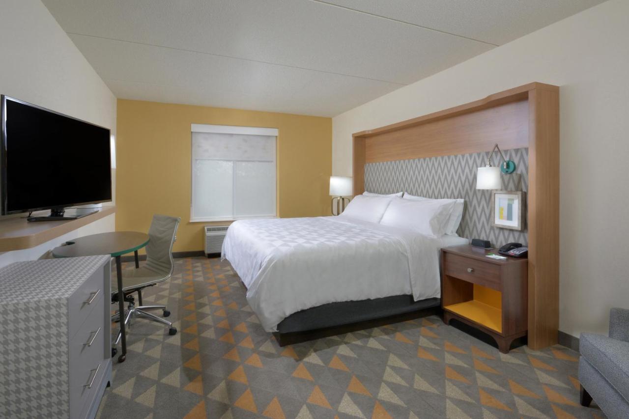 King Room at Holiday Inn Raleigh-Durham Airport by IHG
