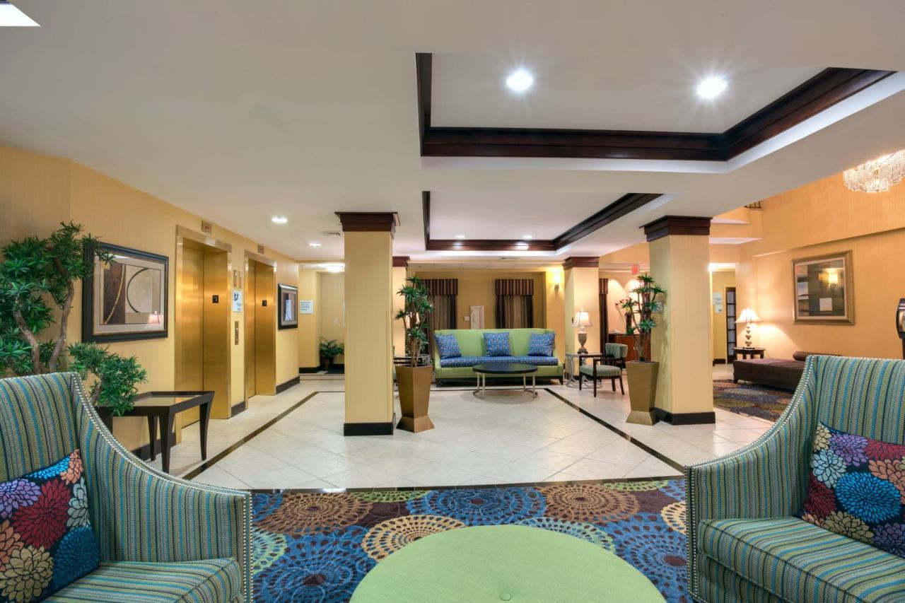 | Holiday Inn Express Tower Center New Brunswick, an IHG Hotel