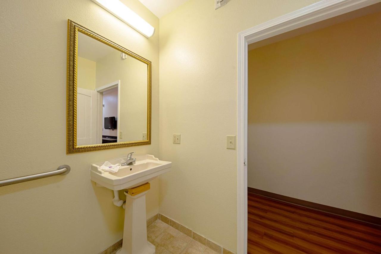 | Motel 6-Rhome, TX