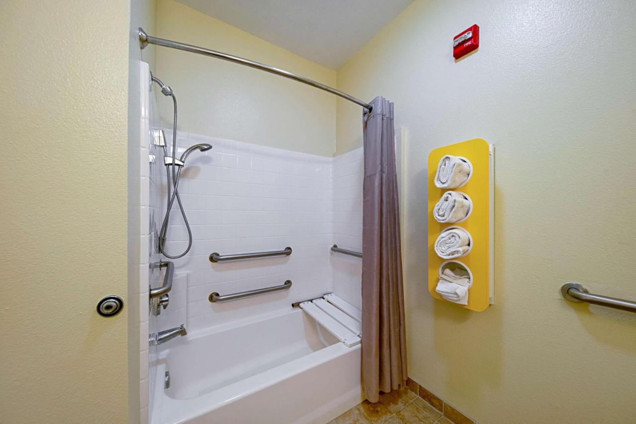 | Motel 6-Rhome, TX