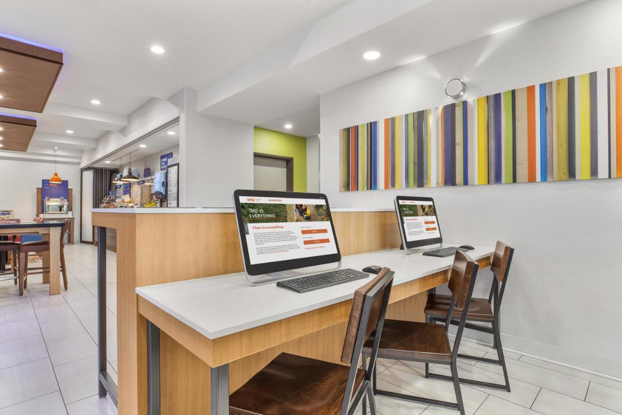  | Holiday Inn Express Hotel & Suites Tacoma, an IHG Hotel