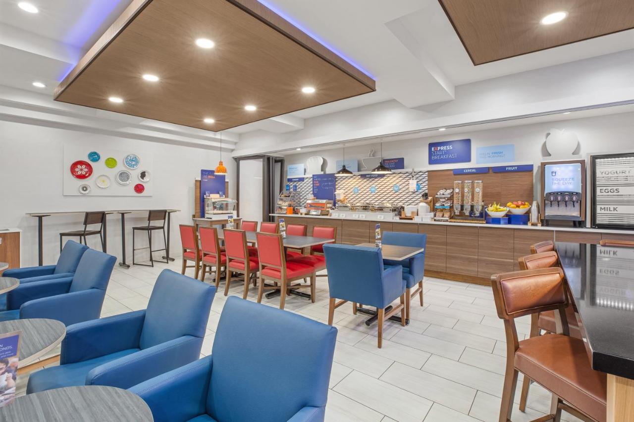  | Holiday Inn Express Hotel & Suites Tacoma, an IHG Hotel