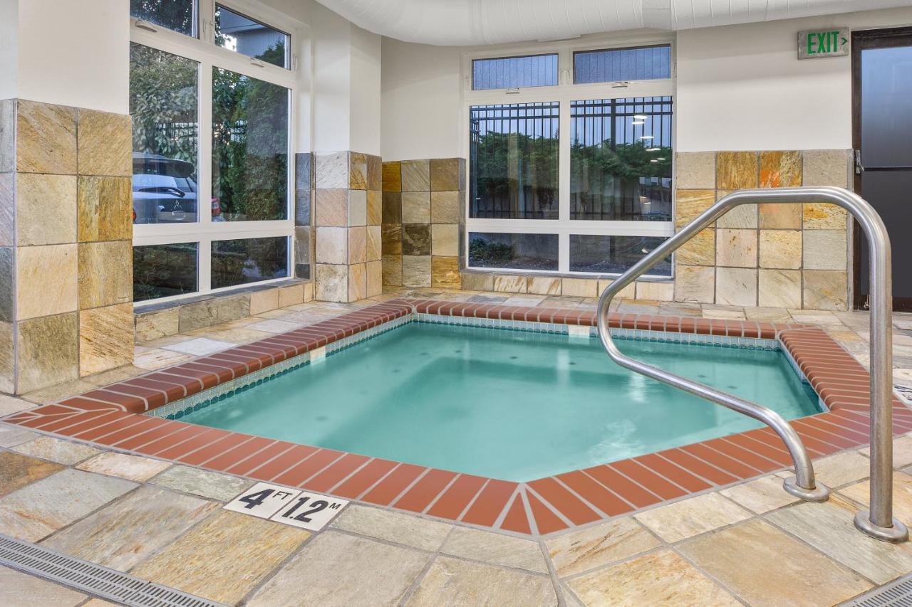  | Holiday Inn Express Hotel & Suites Tacoma, an IHG Hotel