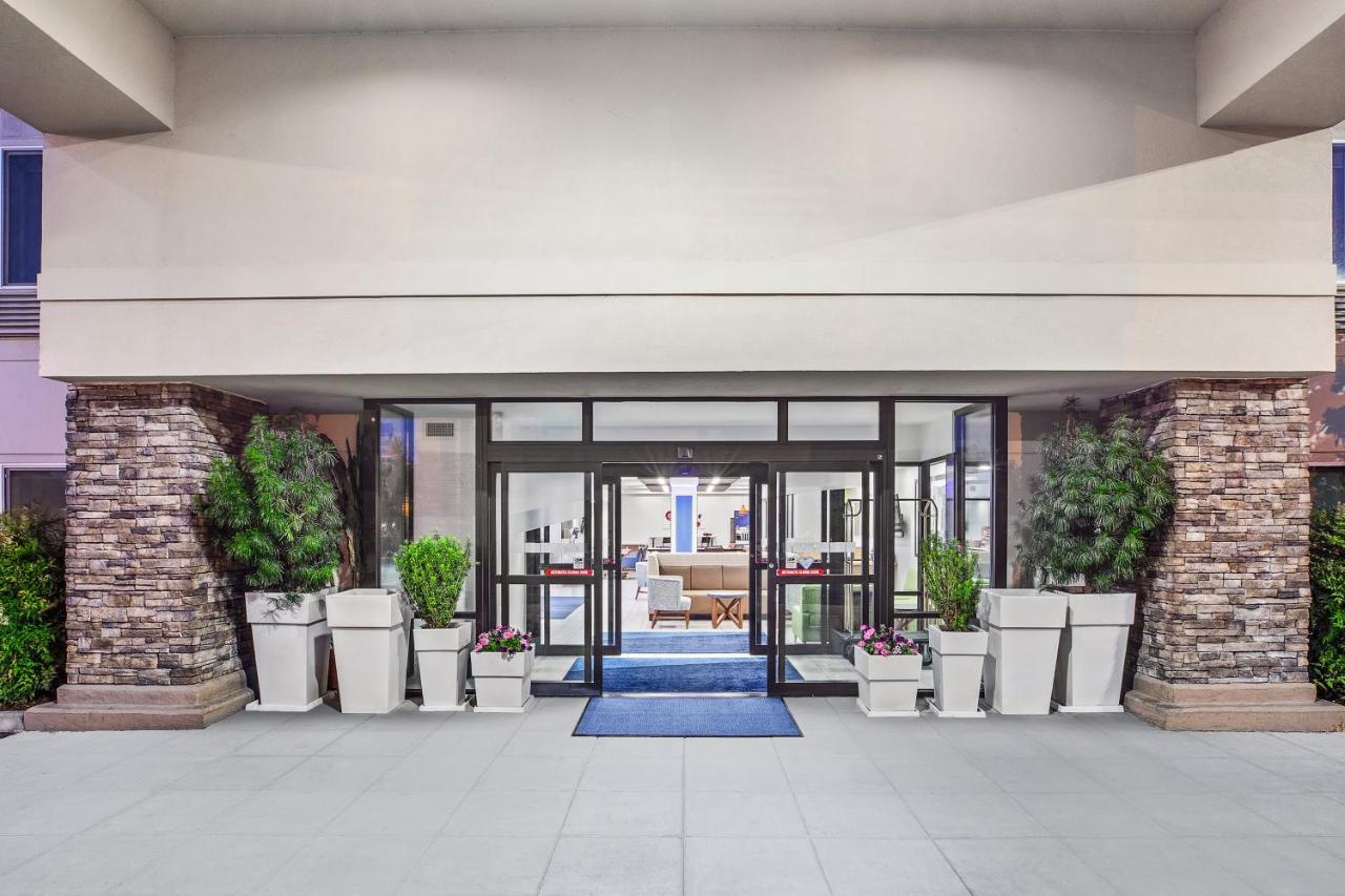  | Holiday Inn Express Hotel & Suites Tacoma, an IHG Hotel