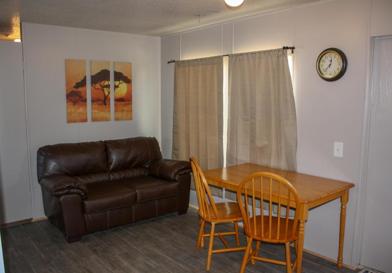 | Rayburn Inn