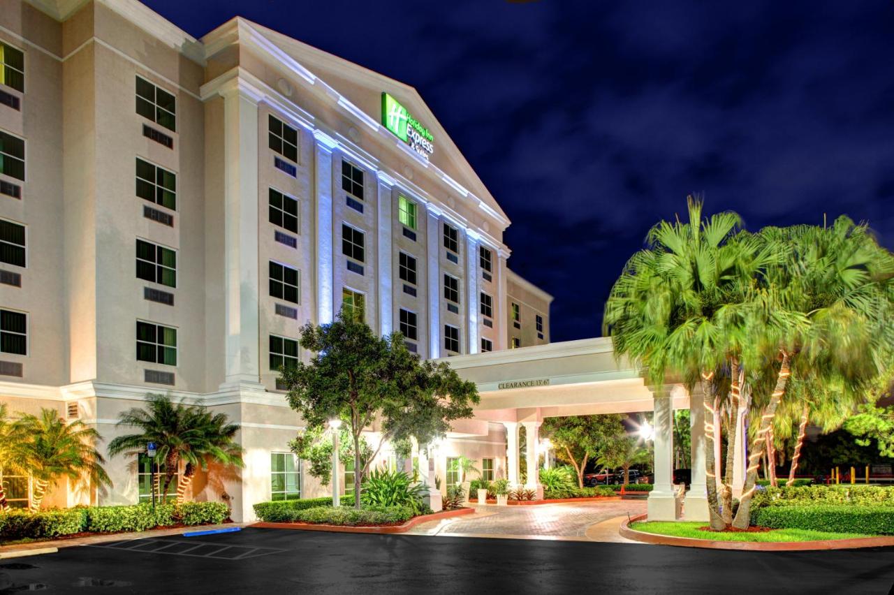 | Holiday Inn Express & Suites Kendall, an IHG Hotel