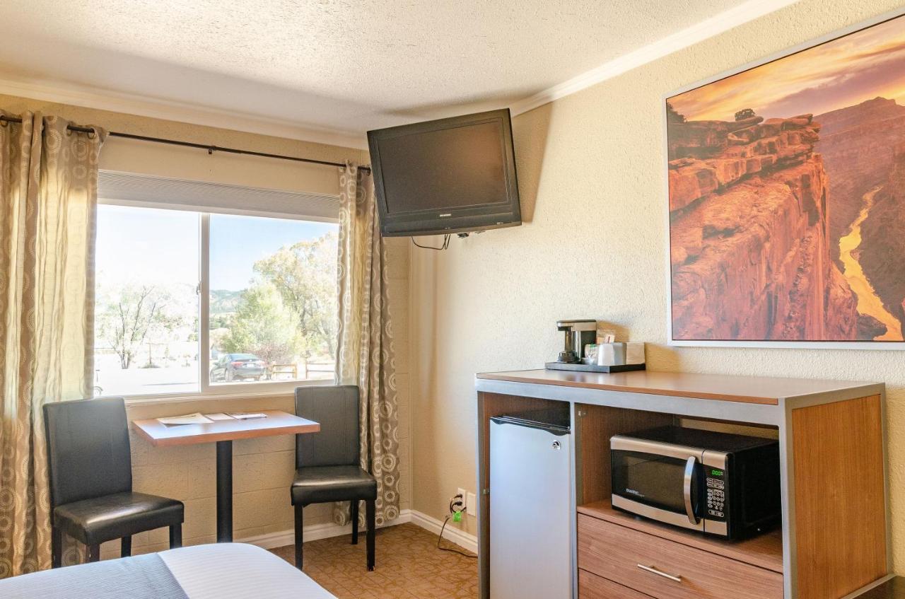 | Mountain Ridge Cabins & Lodging