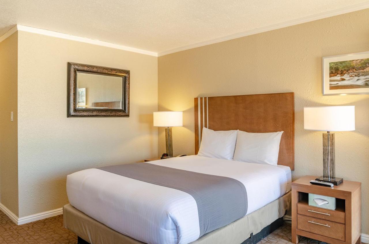 | Mountain Ridge Cabins & Lodging
